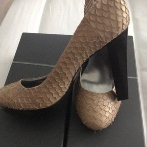 New Calvin Klein snake skin heels - size 10
